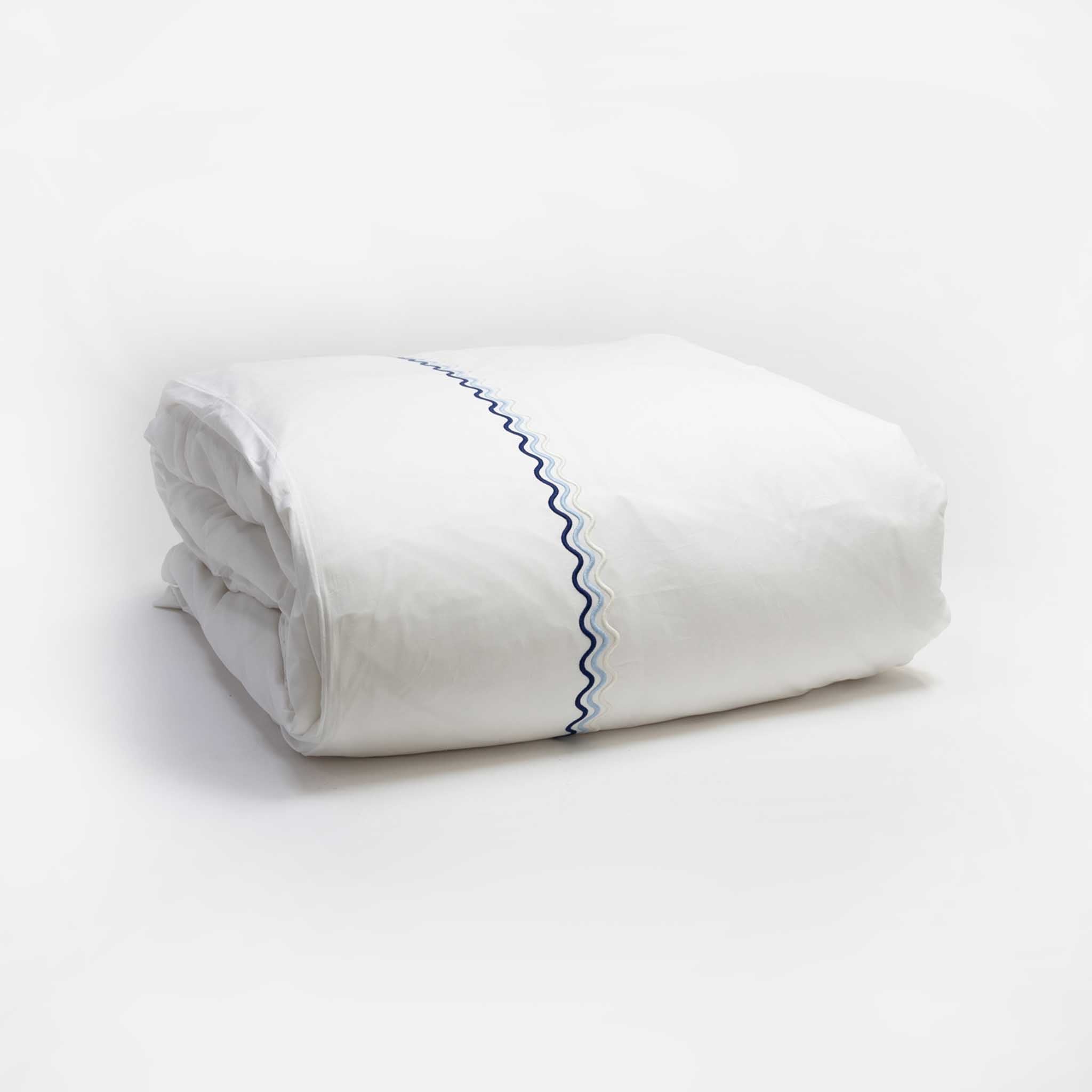 100% Egyptian Cotton Scalloped Luxury Bedding Set, Made in England by Peter Reed, Blue Emroidery