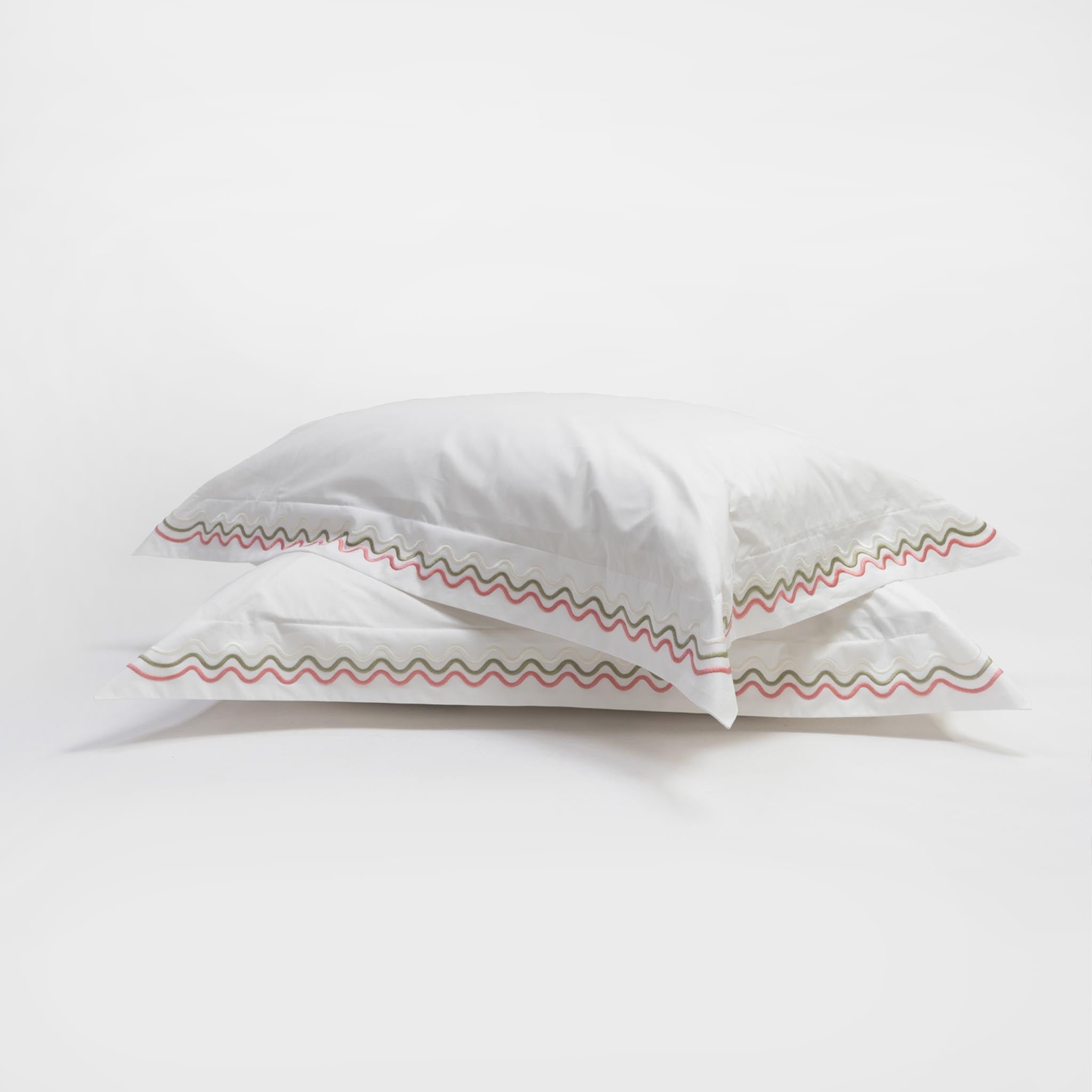 100% Egyptian Cotton Scalloped Luxury Bedding Set, Made in England by Peter Reed, Pink Embroidery